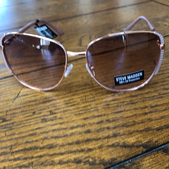 Steve Madden Accessories - Steve madden sunglasses